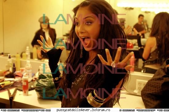 Poze cu Nicole ! - km mik poza stiu... :( ....da nam gasit alta... :) - Nicole Scherzinger