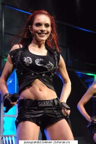 ea este carmit... porecla ei e foxxy e roshcata de 8 ani =d , e foarte simpatica , este nascuta pe